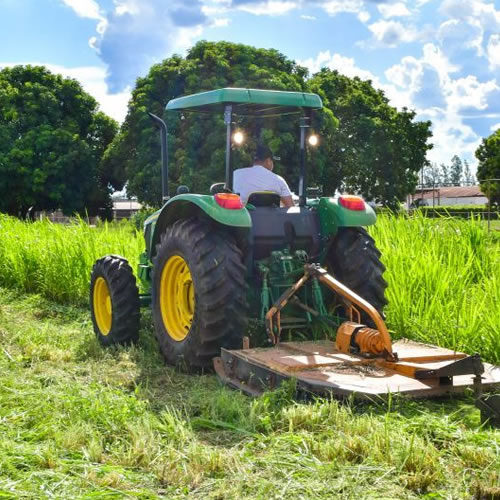 Prefeitura adquire roçadeira
