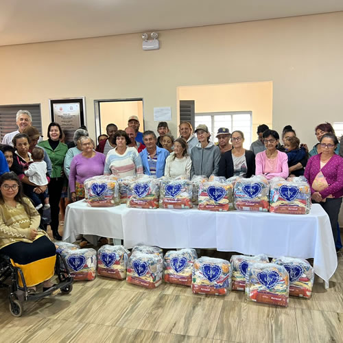 100 famílias atendidas pelo CRAS recebem doações da LBV