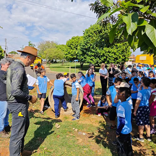 Uchoa celebra Dia da Árvore com plantio de 300 mudas