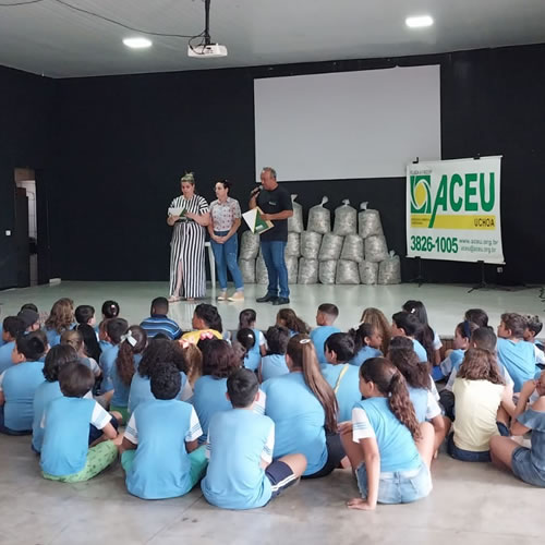 Alunos da rede municipal arrecadaram 254.694 Kg de lacres para serem doados ao Hospital do Amor