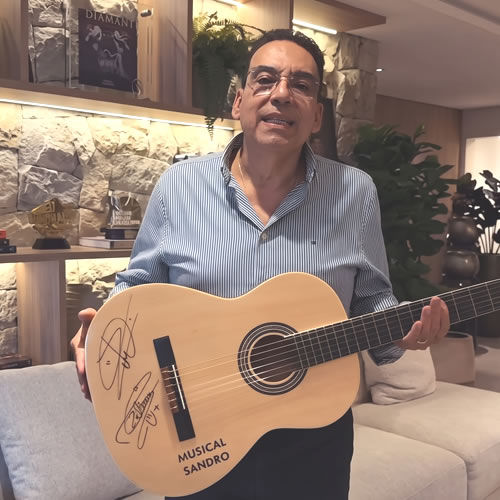 Violão de Zé Neto & Cristiano será leiloado em prol do Hospital de Base