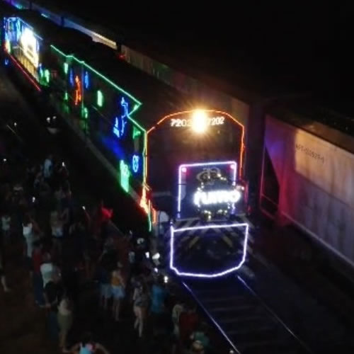 Trem iluminado "Rumo ao Natal" passa em Uchoa